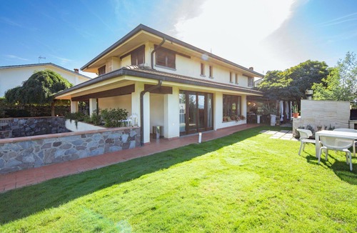 Terranuova Bracciolini Villa | Stunning private villa for 10 people with private pool, WIFI, A/C, hot tub and panoramic view
