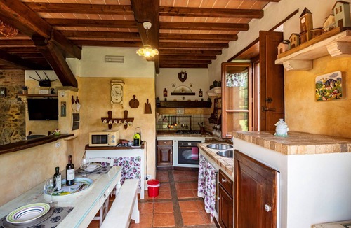 Polvano Villa | Stunning private villa for 4 people with A/C, WIFI, private pool and TV, close to Cortona