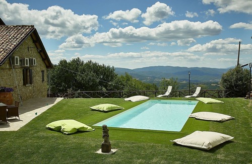 Monte Santa Maria Tiberina Villa | Stunning private villa with A/C, private pool, WIFI, sauna, TV, patio and panoramic view