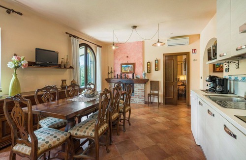 San Miniato Villa | Stunning private villa for 10 guests with A/C, private pool, WIFI, TV, patio and pets allowed