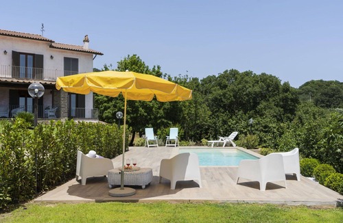 Lake Bracciano Villa | Stunning private villa for 14 people with A/C, private pool, WIFI, TV, patio and pets allowed