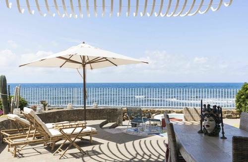 Santa Marinella Villa | Stunning private villa for 8 people with hot tub, A/C, WIFI, TV, terrace and pets allowed