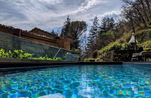 Loro Ciuffenna Villa | Stunning private villa for 12 people with WIFI, private pool, A/C, TV and patio