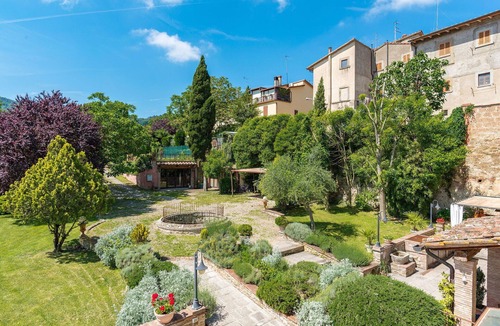 Pieve al Bagnoro Villa | Stunning private villa with WIFI, A/C, private pool, TV, veranda and pets allowed, close to Arezzo