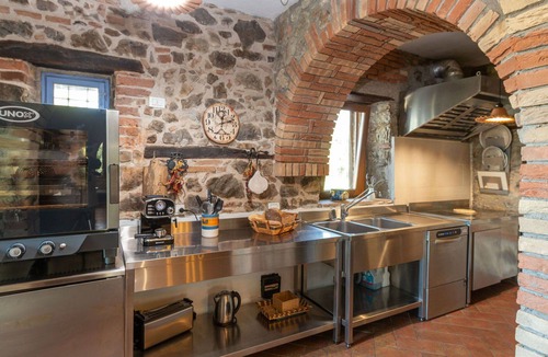 Roccalbegna House | Stunning private villa for 10 people with A/C, private pool, WIFI, TV, patio and panoramic view