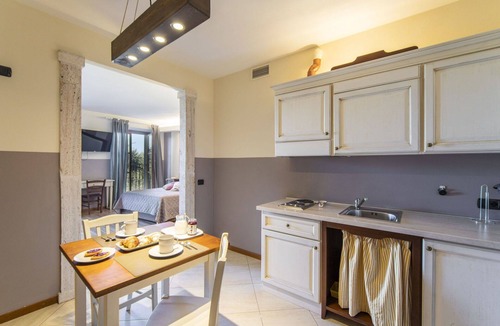 Lucignano House | Stunning private villa for 10 people with WIFI, A/C, hot tub, private pool, TV and terrace