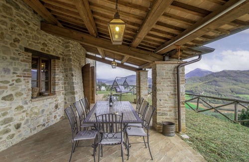 Umbertide Villa | Stunning private villa for 9 people with WIFI, TV, balcony and pets allowed