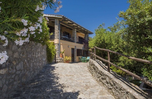 Ansedonia Villa | Stunning private villa for 11 guests with WIFI, TV, terrace and pets allowed