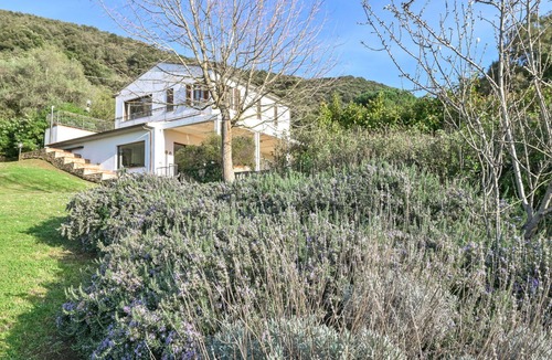 Scarlino Villa | Stunning private villa for 7 people with WIFI, private pool, patio, pets allowed and panoramic v.