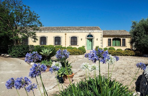 Carrozziere Villa | Stunning private villa for 8 guests with WIFI, private pool, A/C, TV and terrace