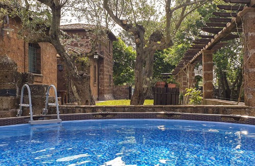 Vetralla Villa | Stunning private villa with private pool, WIFI, TV, patio, pets allowed and panoramic view