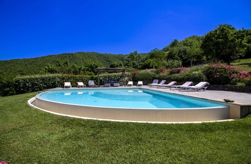 Pieve di Chio Villa | Stunning private villa for 16 guests with private pool, WIFI and TV