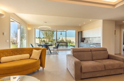 Nardo Villa | Stunning private villa for 6 people with WIFI, A/C, private pool, TV, patio and pets allowed