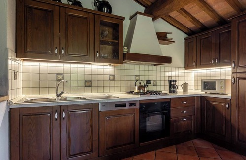 Todi Villa | Stunning private villa for 10 people with private pool, WIFI, patio, pets allowed and panoramic .