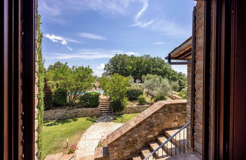 Todi Villa | Stunning private villa for 10 people with private pool, WIFI, patio, pets allowed and panoramic .