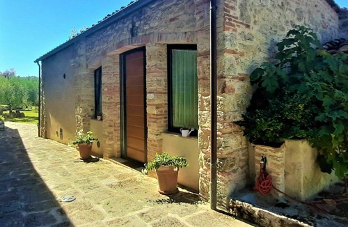 Asciano Villa | Stunning private villa for 4 guests with pool, WIFI, A/C, TV and terrace