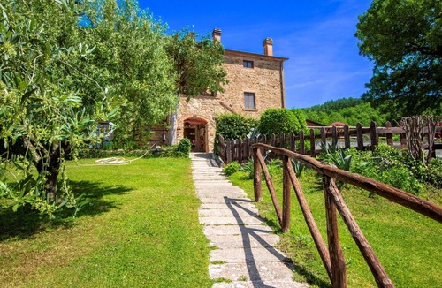 Bivio Lugnano Villa | Stunning private villa for 18 guests with WIFI, private pool, TV, veranda and pets allowed