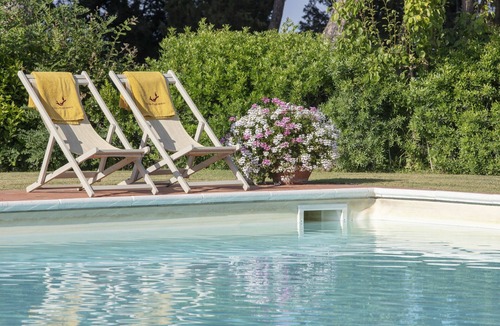 Palaia Villa | Stunning private villa for 22 guests with WIFI, private pool, A/C and terrace