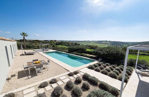 Ragusa Villa | Stunning private villa for 6 people with A/C, WIFI, private pool, TV, patio and panoramic view