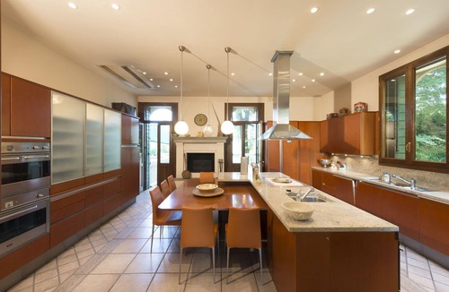 Saonara Villa | Stunning private villa for 17 people with A/C, WIFI, TV, terrace and pets allowed, close to Padua