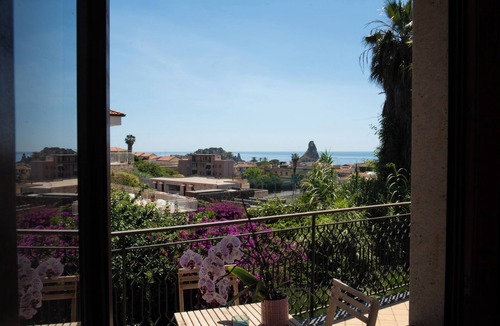 Aci Trezza House | Stunning Sea View Villa - Private Garden & Parking - Near Etna & Taormina