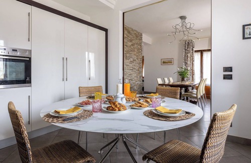 Castellina Scalo House | Stunning villa for 8 people with WIFI, A/C, TV and balcony, close to Siena