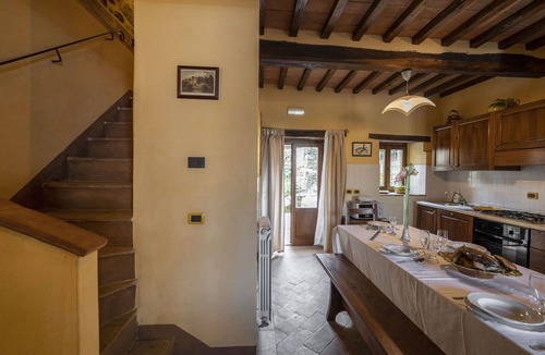 Pieve di Chio House | Stunning villa for 10 people with WIFI, private pool, TV, patio and pets allowed