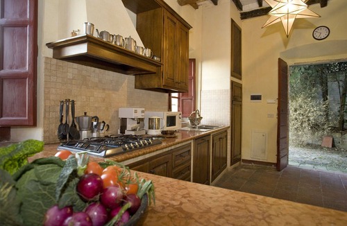 Capannori Villa | Stunning villa with WIFI, hot tub, private pool, A/C, TV, patio and panoramic view, close to Lu.
