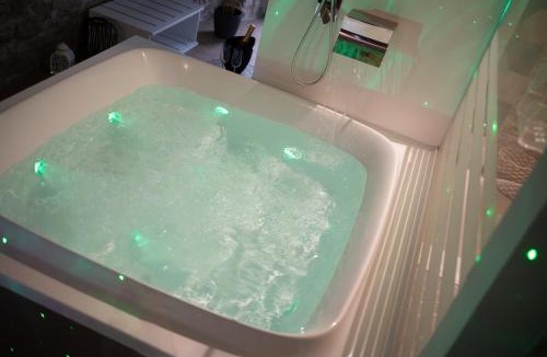 Palo del Colle Bed & Breakfast | Suite 123 Luxury B&B Con Jacuzzi