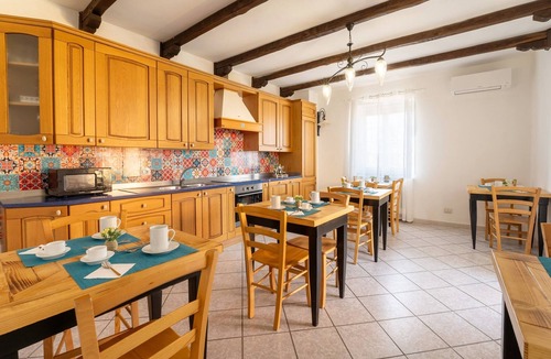 Ciampino Bed & Breakfast | Suite elegante e Romantica con Vasca Idromassaggio e Divano Letto
