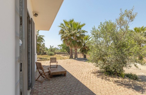 Taviano House | Sunny Garden Stay in Taviano