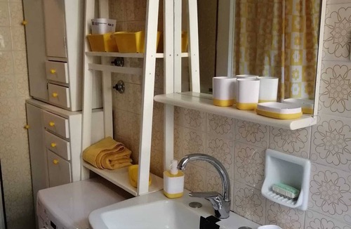 San Giovanni-Chiadino-Rozzol Bed & Breakfast | Surrounded by greenery, just minutes from downtown, apartment with balcony