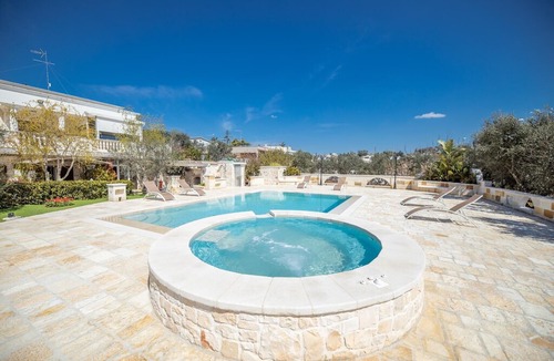 Ostuni Apartment | Tenuta Marmorelle - Five Bedroom Apartment, Sleeps 15