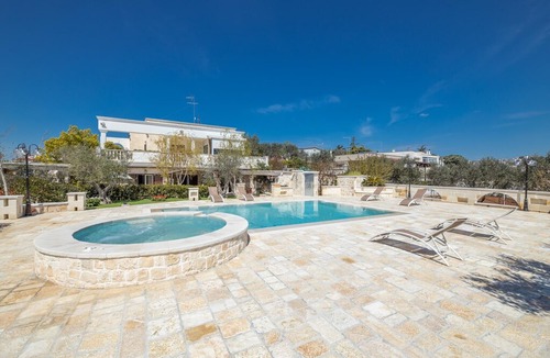 Ostuni Apartment | Tenuta Marmorelle - Five Bedroom Apartment, Sleeps 15