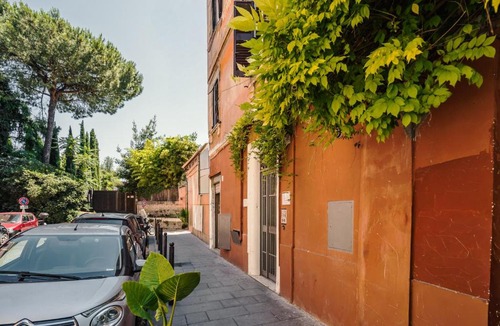 San Lorenzo Apartment | Termini Jacuzzi Suite