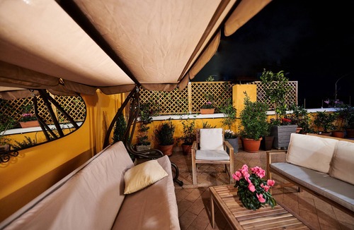 Tuscolano Apartment | Terrace - meospiti penthouse - penthouse with large equipped terrace