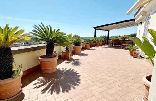 Lake Bracciano Apartment | Terrazza da Sogno con Vista su Castello e Lago