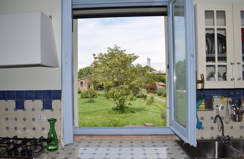 Castel Giorgio House | the little house in the green
