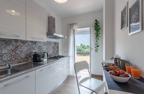 Zona XII Torre Spaccata Apartment | The Sunset Rhome Elegant Suite with Wi-fi - A/C