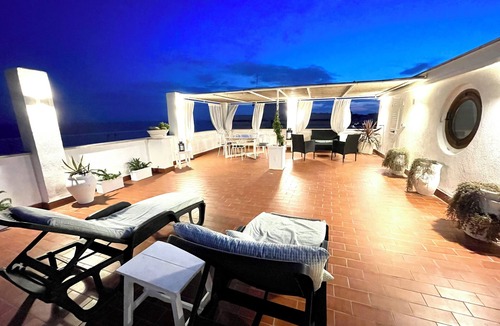 Santa Marinella House | THE TERRACE ON THE SEA