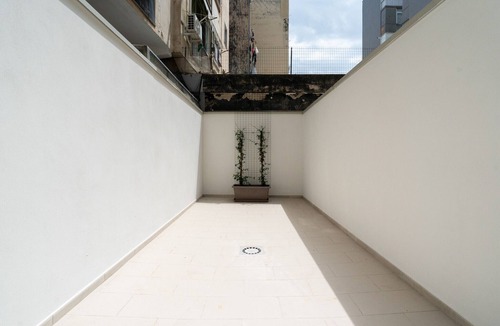 Municipio 2 Apartment | The Urban Nest White and Grey by Wonderful Italy