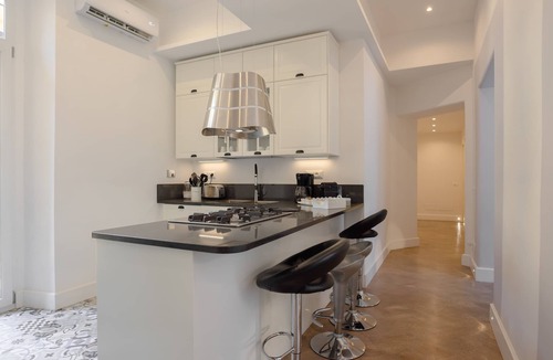 Vatican Apartment | The Vatican Roof Garden 3BD 4BT near Vatican Museum, San Peter, Subway.