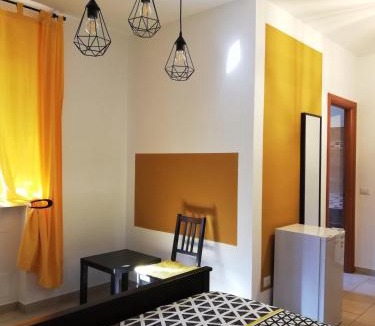 Isola Sacra Bed & Breakfast | The Yellow House