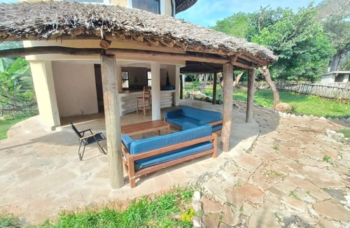 Shimoni Apartment | Tiny house, kitchen downstairs