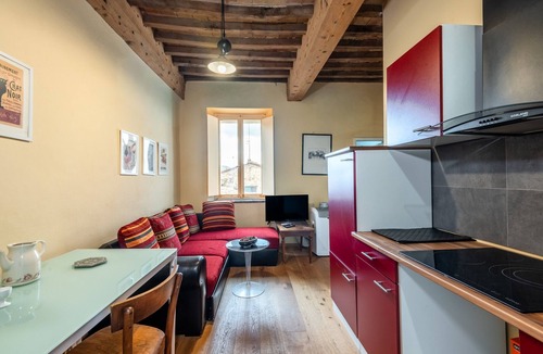 Vescovado Apartment | Top-Floor Apartment in Vescovado di Murlo with Shared Pool