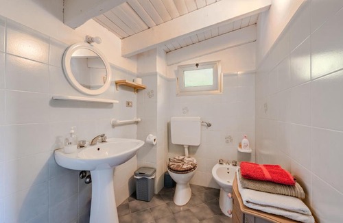 Badalucco House | Tra rocce e cielo nel borgo di Zerni