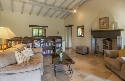 Lisciano Niccone House | Traditional villa with pool, an idyllic setting in hills behind Lake Trasimeno