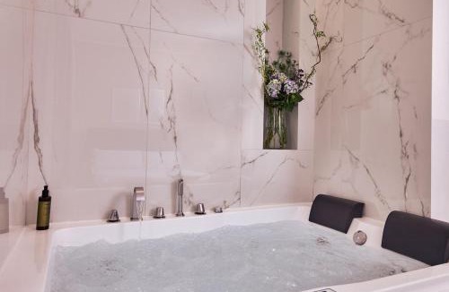 Rione VII Regola Apartment | TreasureRome Campo de' Fiori Retreat