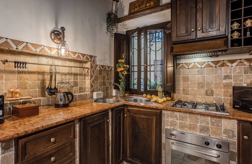 Rione II Trevi Apartment | Trevi Fountain Stylish Guesthouse