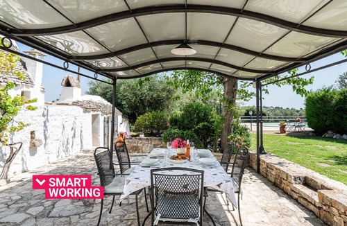Putignano Villa | Trulli Nora con Piscina by Wonderful Italy
